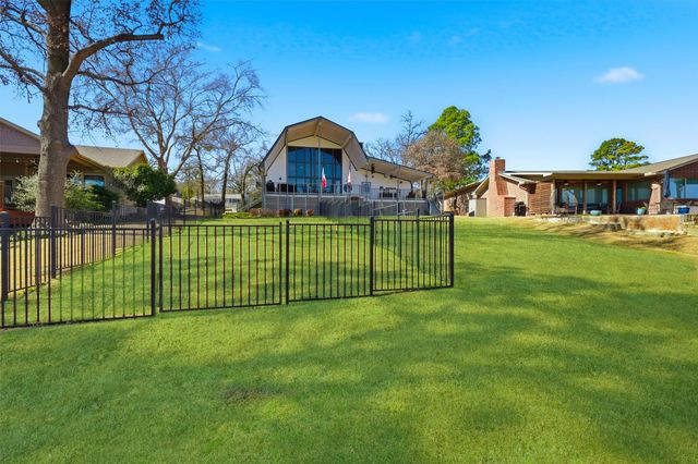 1225 Kiowa Drive W, Lake Kiowa, TX 76240