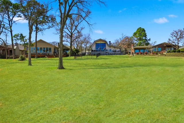 1225 Kiowa Drive W, Lake Kiowa, TX 76240