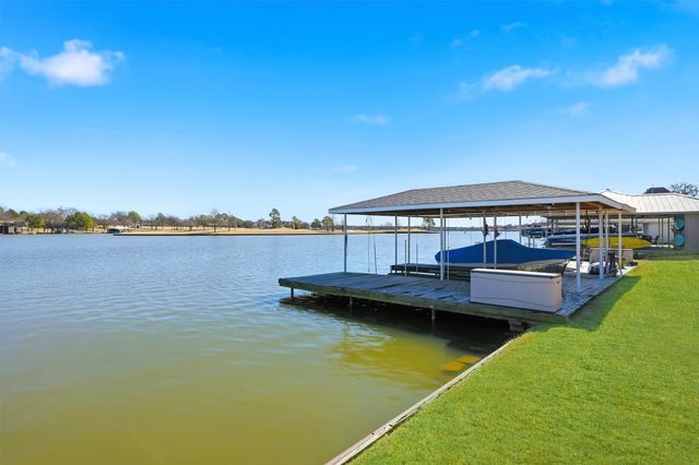 1225 Kiowa Drive W, Lake Kiowa, TX 76240