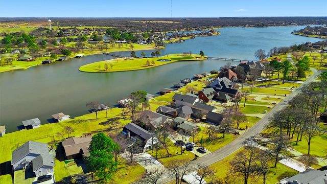 1225 Kiowa Drive W, Lake Kiowa, TX 76240