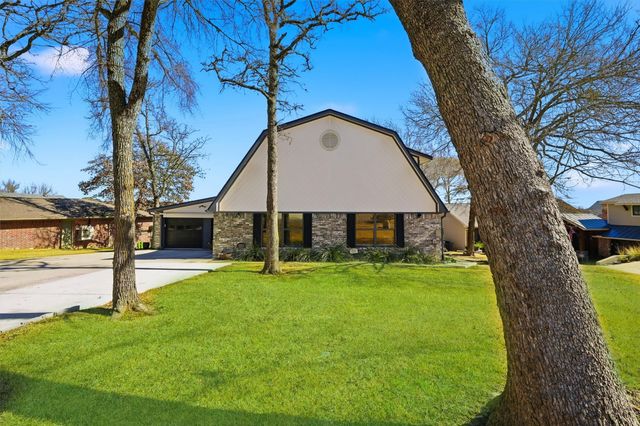 1225 Kiowa Drive W, Lake Kiowa, TX 76240