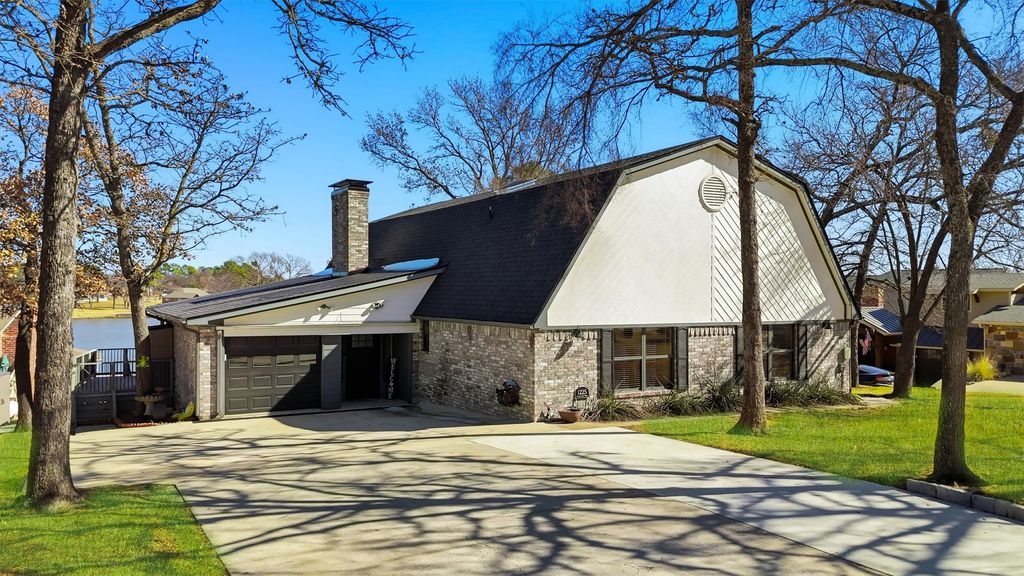 1225 Kiowa Drive W, Lake Kiowa, TX 76240