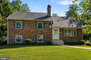 6 CLOVER LN, Malvern, PA 19355