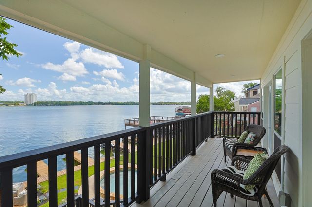 848 Lake View Drive, Montgomery, TX 77356