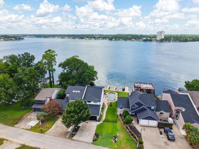848 Lake View Drive, Montgomery, TX 77356