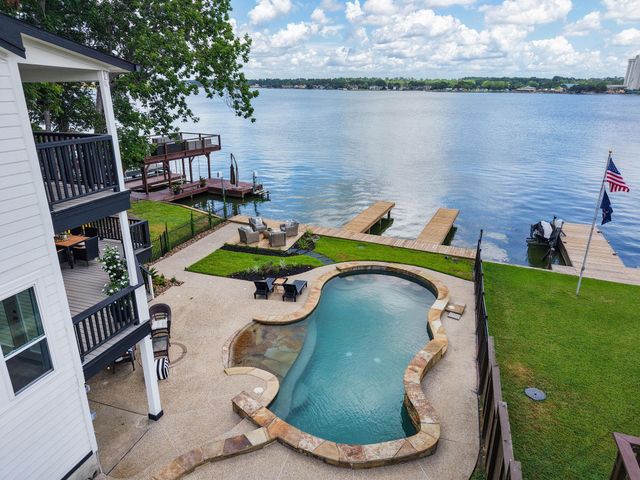 848 Lake View Drive, Montgomery, TX 77356