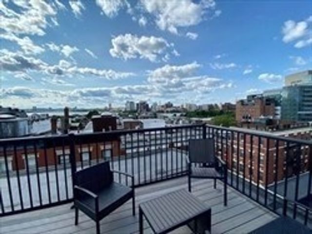 32 Grove 1, Boston, MA 02114