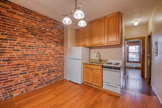 32 Grove 1, Boston, MA 02114