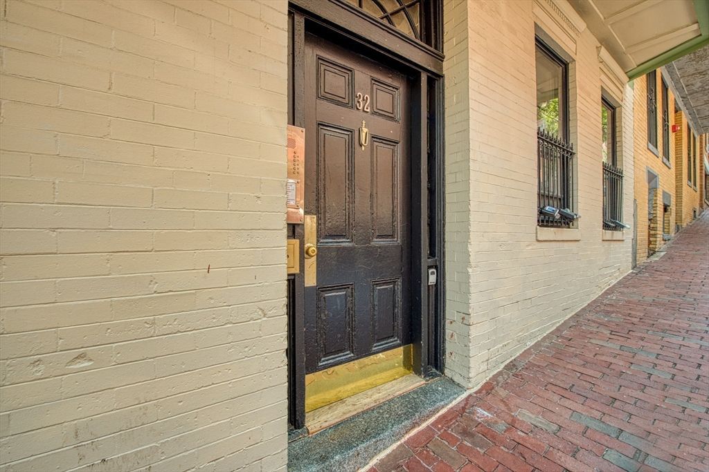 32 Grove 1, Boston, MA 02114