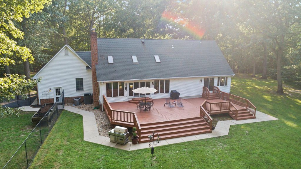Image 8 of property listing at 600 PASTURE PL, Prince Frederick, MD 20678