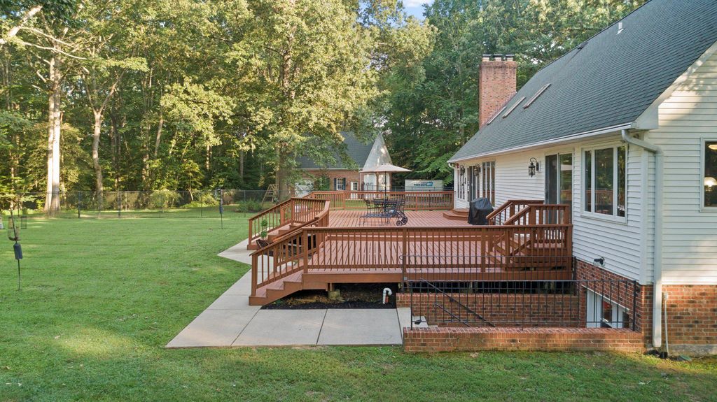 Image 9 of property listing at 600 PASTURE PL, Prince Frederick, MD 20678