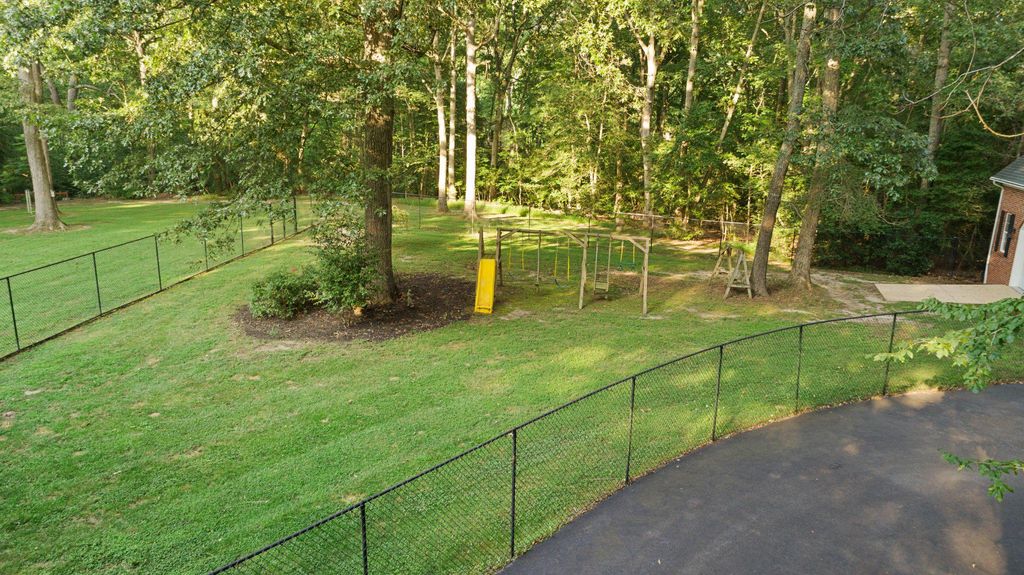Image 10 of property listing at 600 PASTURE PL, Prince Frederick, MD 20678