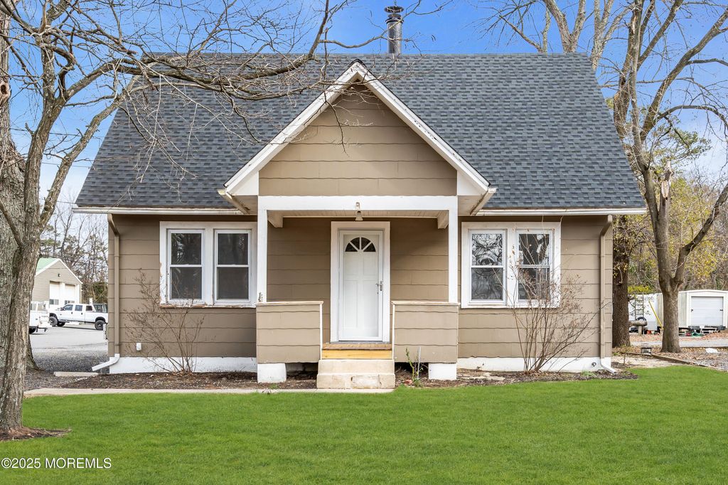 2061 Lakewood Road, Toms River, NJ 08755