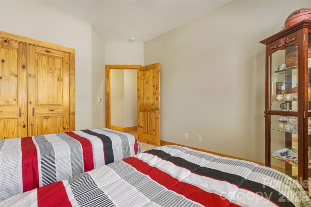 48 River Walk Drive, Asheville, NC 28804