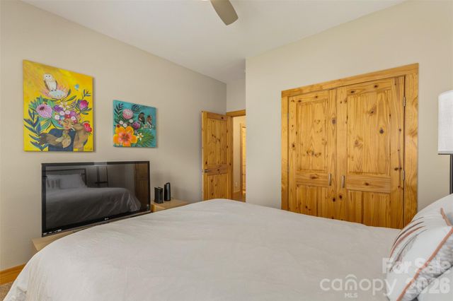 48 River Walk Drive, Asheville, NC 28804