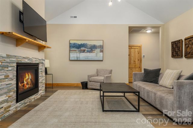 48 River Walk Drive, Asheville, NC 28804