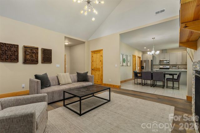 48 River Walk Drive, Asheville, NC 28804