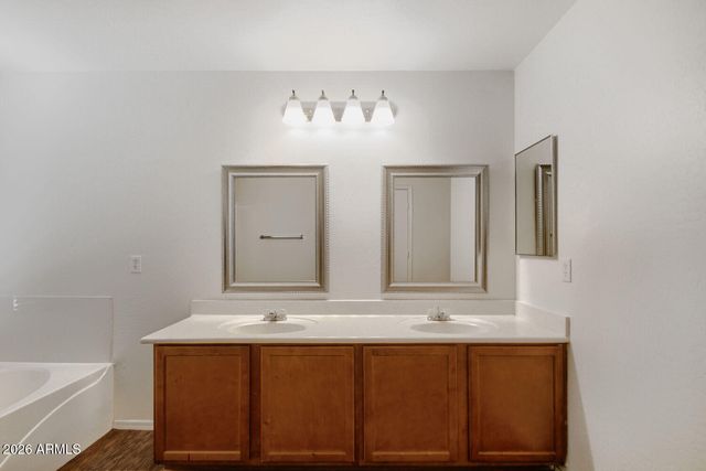 3219 W SAINT ANNE Avenue, Phoenix, AZ 85041