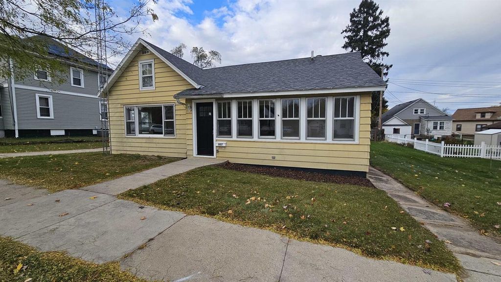 807 W Franklin Street, Portage, WI 53901