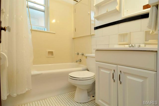 6414 West Court, St Louis, MO 63116