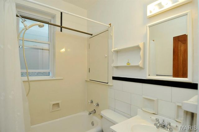 6414 West Court, St Louis, MO 63116