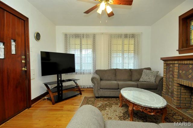 6414 West Court, St Louis, MO 63116