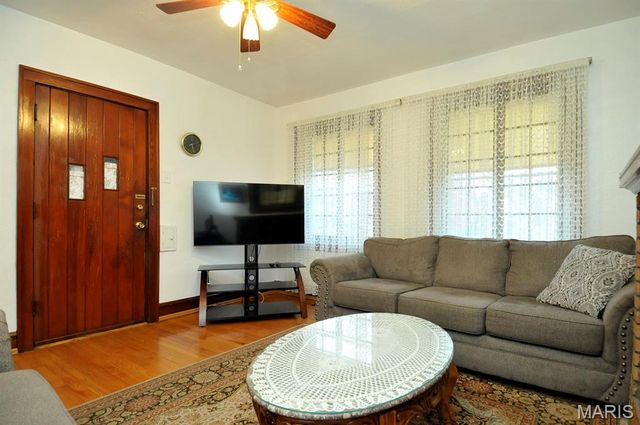 6414 West Court, St Louis, MO 63116