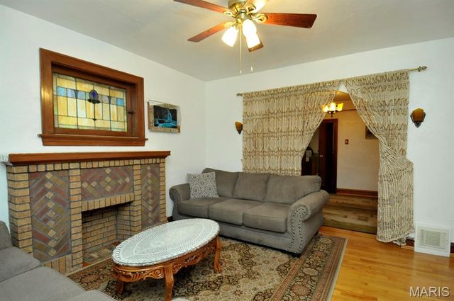 6414 West Court, St Louis, MO 63116