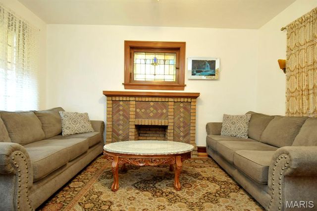 6414 West Court, St Louis, MO 63116