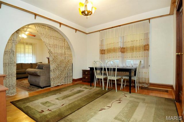 6414 West Court, St Louis, MO 63116