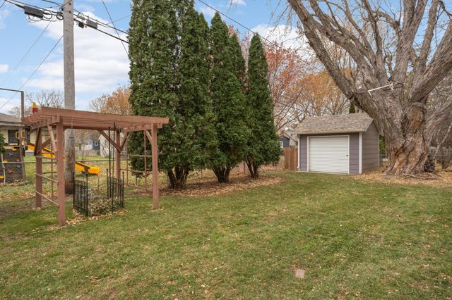 2194 Gardenette Drive N, White Bear Lake, MN 55110