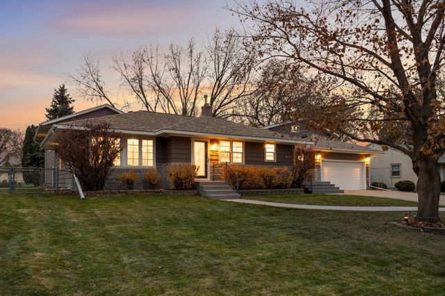 2194 Gardenette Drive N, White Bear Lake, MN 55110