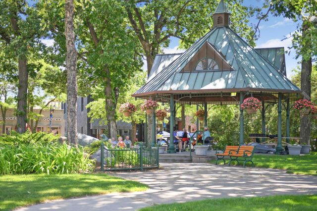 2194 Gardenette Drive N, White Bear Lake, MN 55110