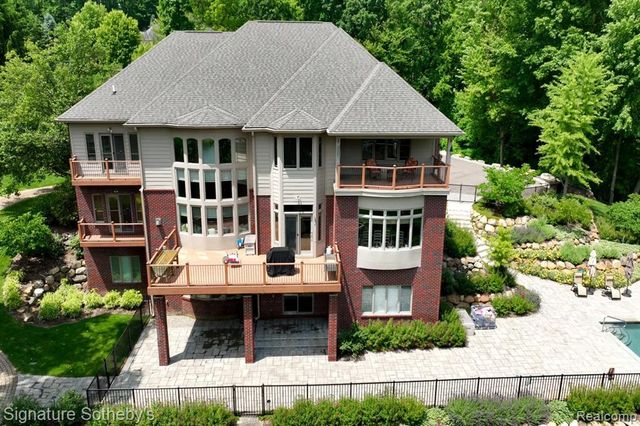 5001 Forest Valley, Clarkston, MI 48348