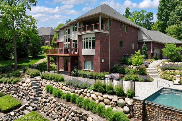 5001 Forest Valley, Clarkston, MI 48348