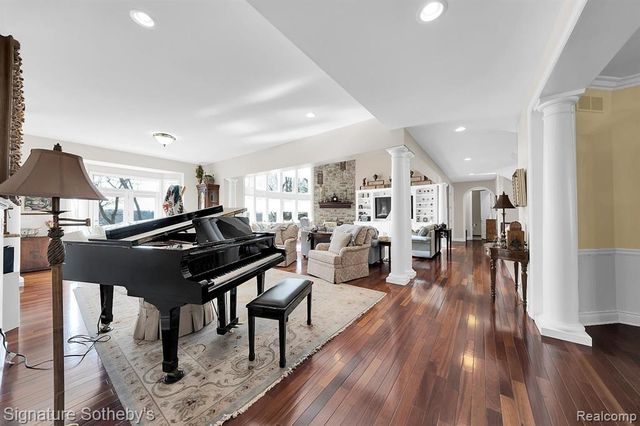 5001 Forest Valley, Clarkston, MI 48348