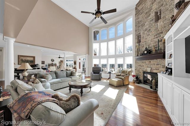 5001 Forest Valley, Clarkston, MI 48348