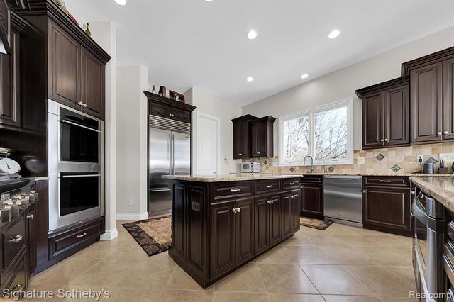 5001 Forest Valley, Clarkston, MI 48348