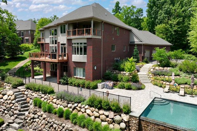5001 Forest Valley, Clarkston, MI 48348