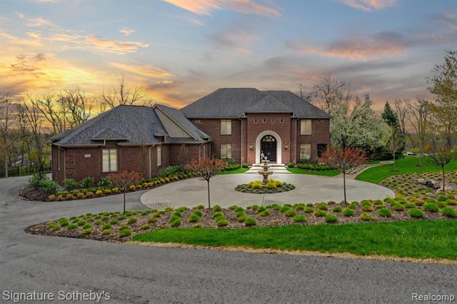 5001 Forest Valley, Clarkston, MI 48348