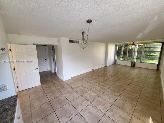 9440 Live Oak Pl 201, Davie, FL 33324