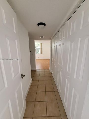 9440 Live Oak Pl 201, Davie, FL 33324
