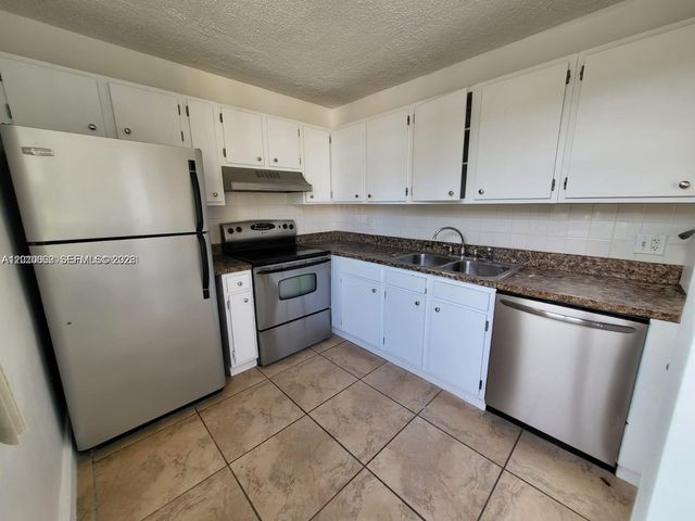 9440 Live Oak Pl 201, Davie, FL 33324