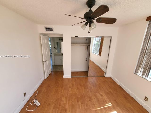 9440 Live Oak Pl 201, Davie, FL 33324