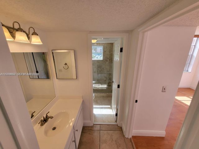9440 Live Oak Pl 201, Davie, FL 33324