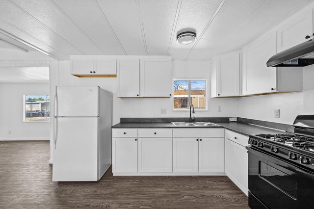 5505 W Tulare Avenue 64, Visalia, CA 93277