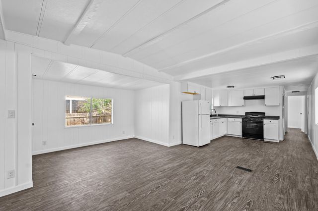 5505 W Tulare Avenue 64, Visalia, CA 93277