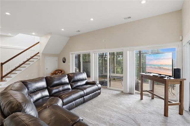 11045 Foothills Lane, Warsaw, MO 65355
