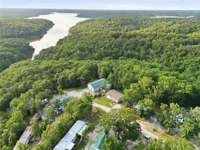 11045 Foothills Lane, Warsaw, MO 65355