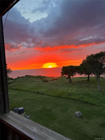 312 Fox Hill Drive, Baiting Hollow, NY 11933